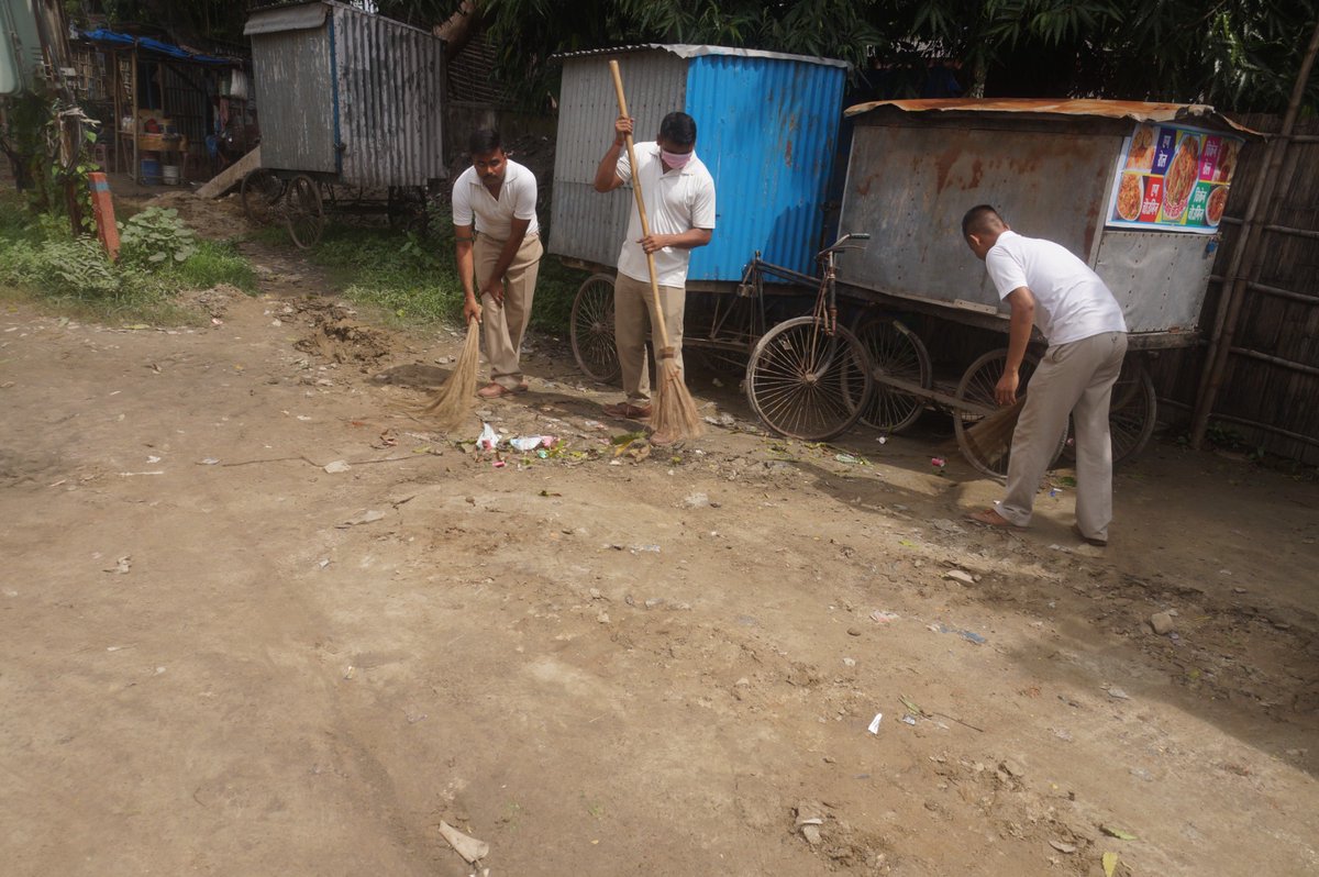 SSBSHQPURNEA's tweet photo. क्षेत्रक मुख्यालय पूर्णिया द्वारा दिनांक 16.10.2023 को स्पेशल कैंपेन 3.0के तहत स्वच्छता एवम सफाई अभियान चलाया गया जिसमें क्षेत्रक मुख्यालय के बलकर्मियों एवं  ने बड़ चढ़ कर भाग लिया। @SSB_INDIA @PIBHomeAffairs @PMOIndia https://t.co/MikEluEued