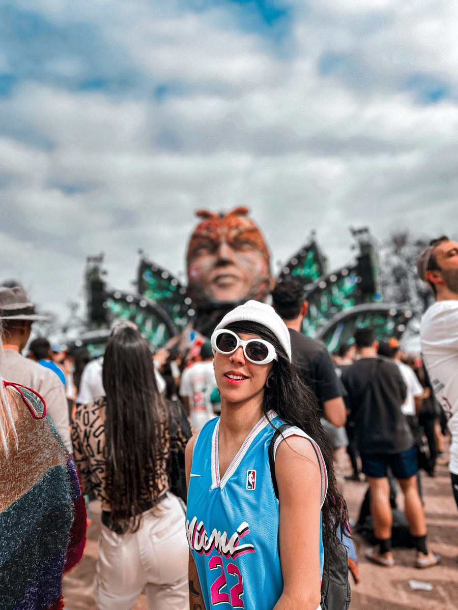 poxa_pam's tweet photo. ✨✨✨✨ CARALHOOOO EU FUI PRO TOMORROWLAND EU FUIIIIII EU FUIIII ✨✨✨✨ https://t.co/ahVKmNwRo4