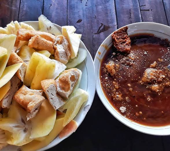 info rek.. sepurane..  mulai 25 oktober 2023 Rujak Semeru bergeser lokasi ke Jl. Rajekwesi no. 3. Masih ada waktu kita bertemu di lokasi lama sampai tgl 22 oktober 2023. Ayo rujakan reekk 😋😘