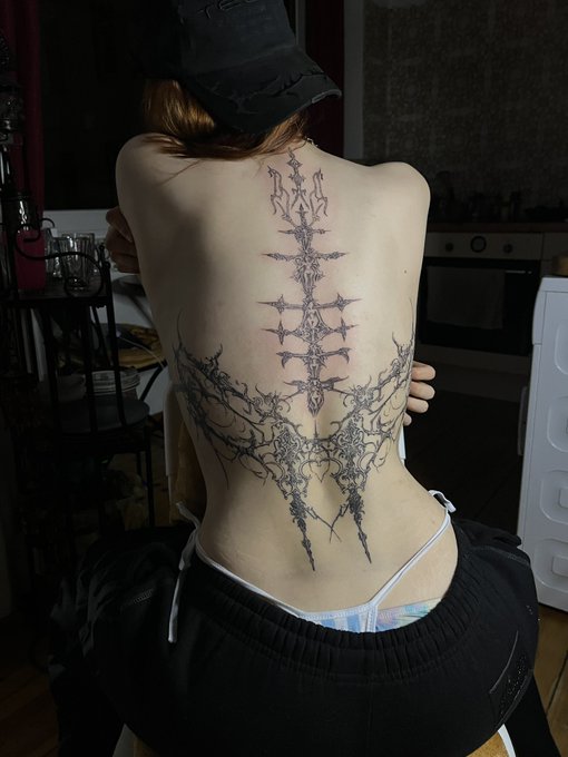 oh you like tatted girls? https://t.co/K8xVbKOqja