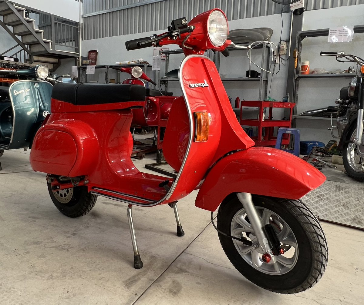 SSCvietnam's tweet photo. I’ve never said this before but this PK50 is fast! 😂 Upgrades include front hydraulic disc brake kit and auto fork conversion , rear disc kit and powered by out latest 72v 4000w e-motor #GoElectric #PK50 #VTronic #72v4000w https://t.co/6lbWKh5MRd
