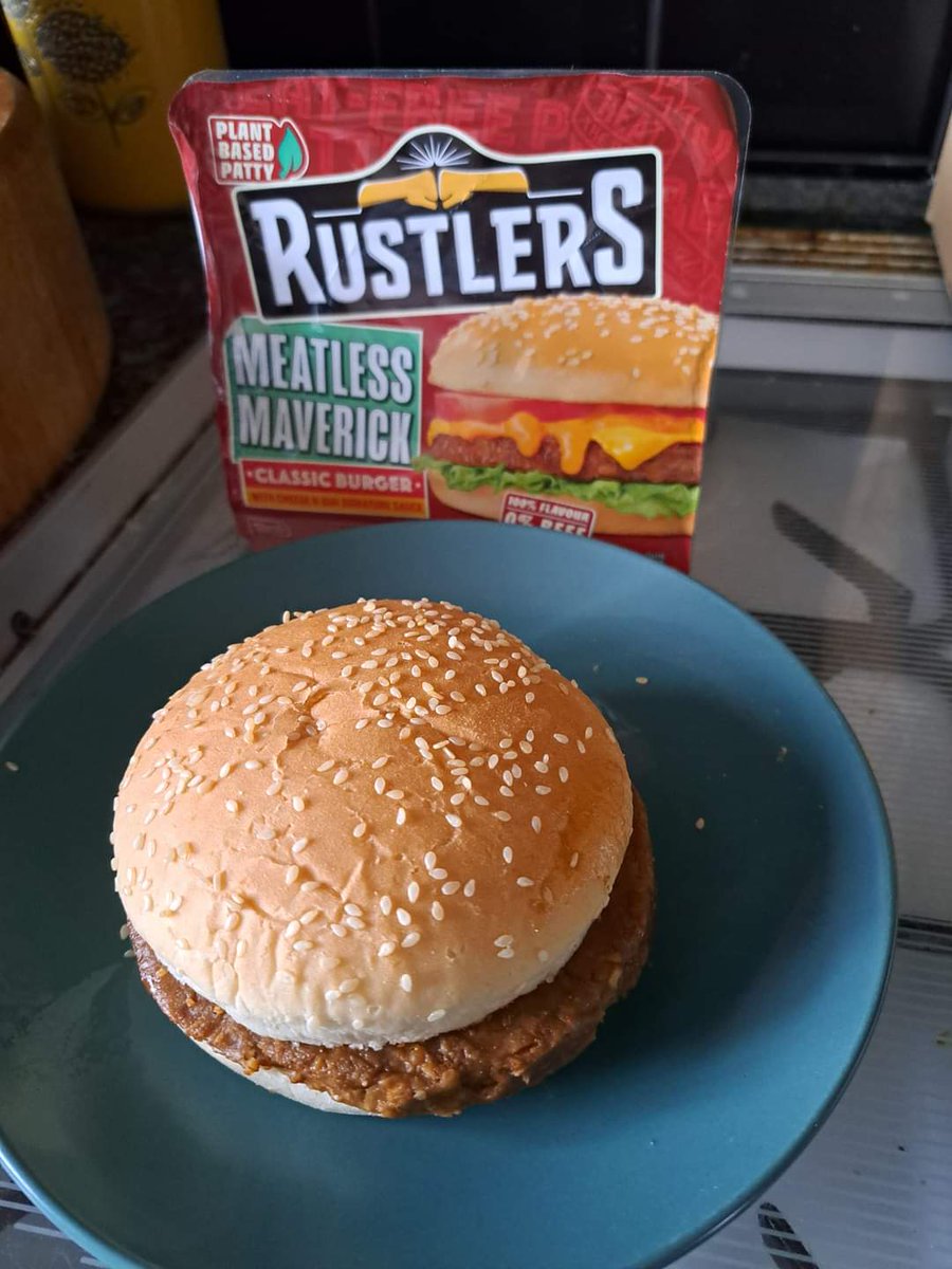 Rebecca89055966's tweet image. Love rustlers burgers and need a night in #BetterThanYouThink