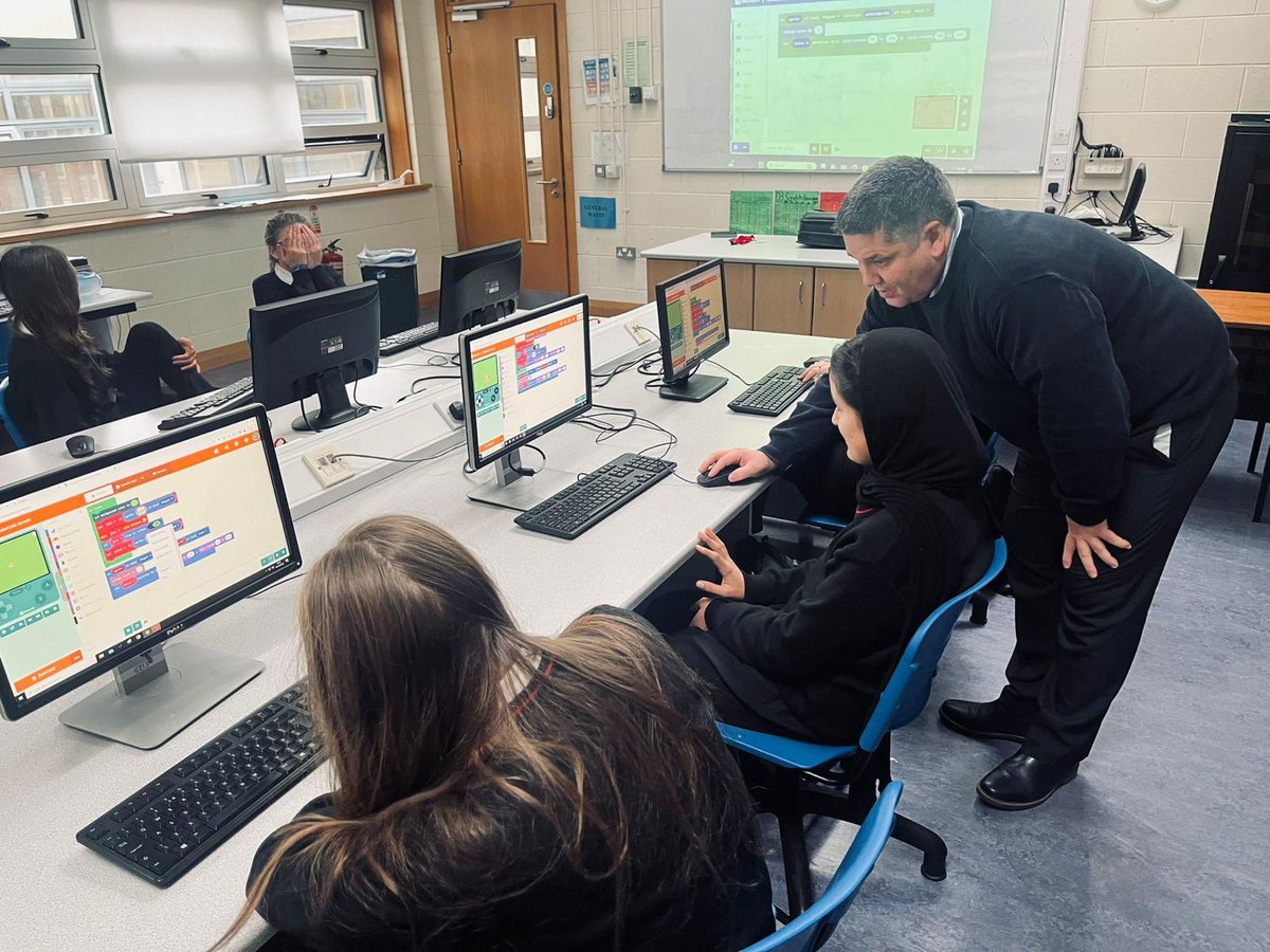 PresWaterford's tweet image. All our 2nd Years enjoyed a really fun workshop with Brian Harkin from @UL on Makecode Arcade for #CodeWeekEU @LeroCentre @scienceirel @CeistTrust @JctCoding