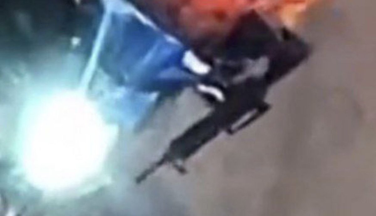 KimJongUnique's tweet photo. Le terroriste de #Bruxelles aurait une arme de guerre américaine de type AR15 / M16 ou M4, beaucoup plus puissante que les kalachnikovs.

L'Ukraine est en train de devenir une bourse aux armes géante pour terroristes. C'était la pire idée d'envoyer des armes par millions à ce pays corrompu. Les terroristes seront beaucoup mieux équipés désormais.

#bousculée

➡️ Telegram : https://t.co/2B3Bfaol4g