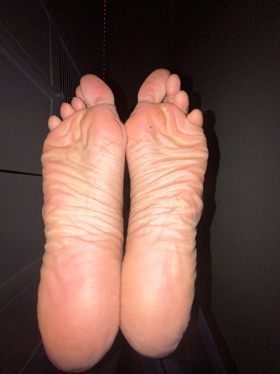 MonopolySoles's tweet photo. #Giantess #feetfinder #Soles https://t.co/sIEl3hhP1N