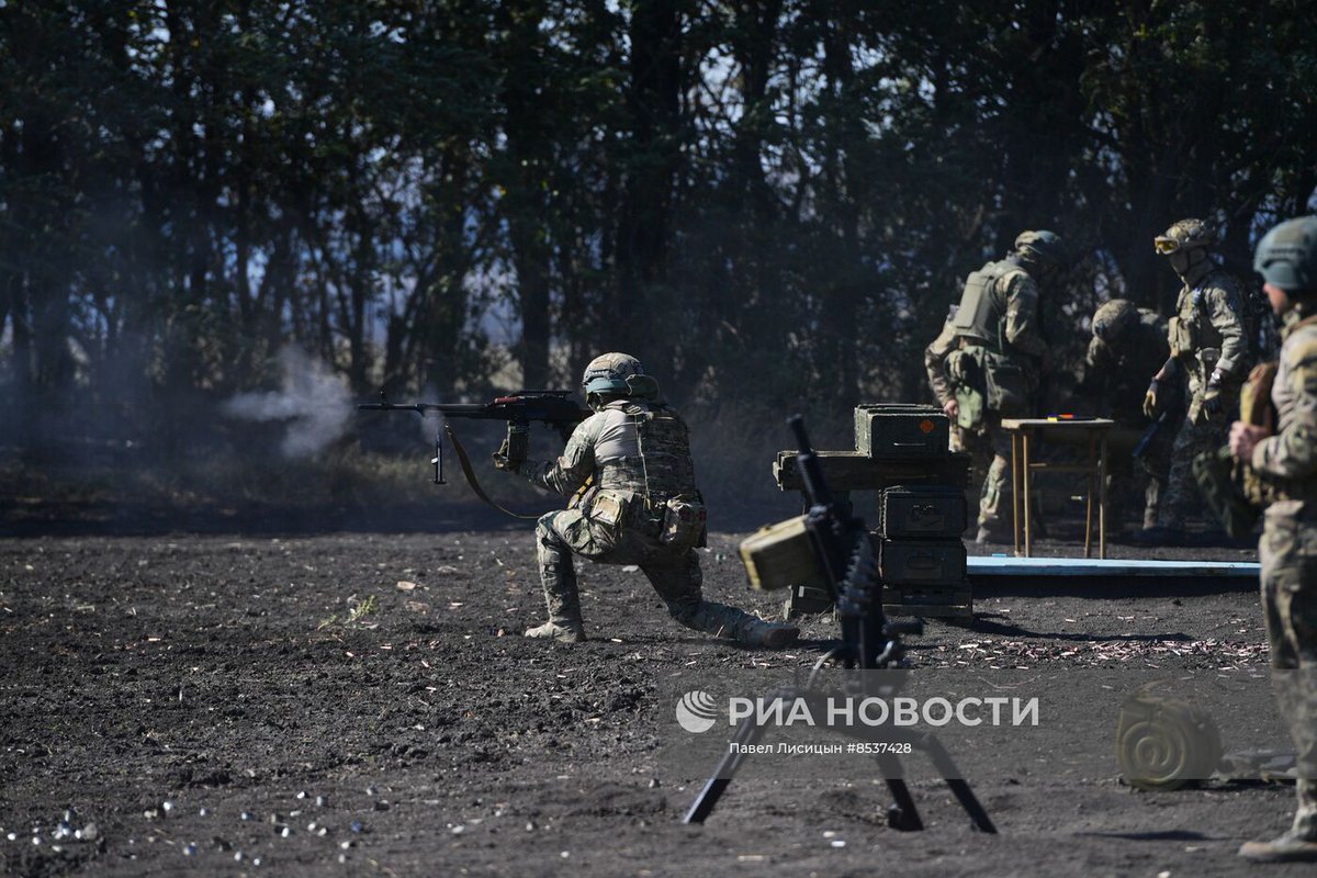 TheGreyPatriot_'s tweet photo. 🇷🇺 Today's training of volunteer snipers from 136th Motorized Rifle Brigade at a training ground in the Zaporozhye region.

Note the use of modernized ASVK rifle aka ASVKM.

#Russia #Russian #Russians #Today #SVO #Sniper #Army #Military #ASVK #ASVKM #Training #Zaporozhye https://t.co/NmFRiFCqLw