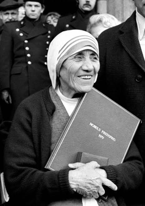 11_Historians's tweet photo. #OnThisDay in 1979, Mother Teresa, founder of a Roman Catholic order of women dedicated to the poor and particularly to the destitute of India, was named the recipient of that year's Nobel Prize for Peace.

#October17th #mother #NobelPrize 
#adp2023 #Brussel #ZionistTerror https://t.co/JJayXFpx8H