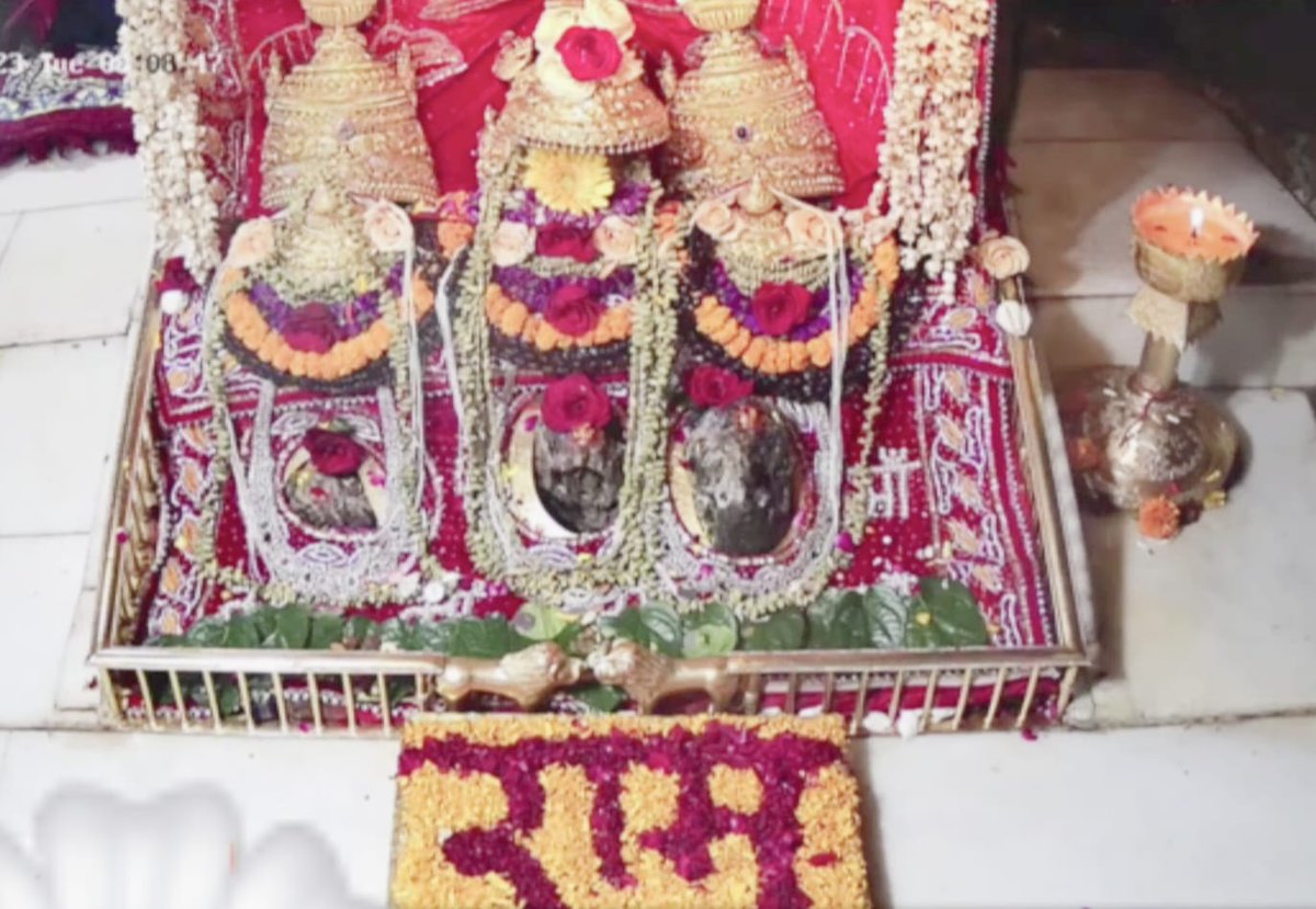 rajeev2508's tweet photo. 🌹॥ॐ ऐं ह्रीं क्लीं चामुण्डायै विच्चै॥🌹

          श्री माता  वैष्णो  देवी जी 
के आज के प्रातः कालीन आरती के शृंगार दर्शन 

   🌷17 अक्टूबर  2023🌷

जयकारा शेरावाली दा, बोल सच्चे दरबार की जय
           
माँ भगवती आप की सभी मनोकामना पूर्ण करे🙏
 
       जय माता दी https://t.co/L8cgZRWGrF