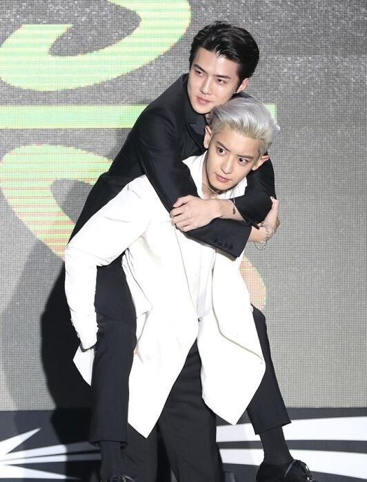 theseoulstory's tweet photo. EXO Chanyeol and Sehun reportedly to sign with a new company 

It is established by Jung Hoon Tak, a former CEO of iHQ and an adviser to the Korea Entertainment Management Association

The duo will continue their group activity as EXO under SM

Source: https://t.co/KmkDjTMmdZ https://t.co/S0ZEQLMend