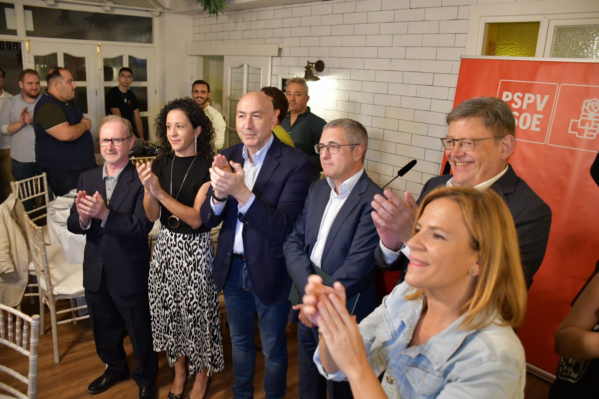 AlejandroSolerM's tweet photo. Ayer estuvimos en un encuentro en #Aspe para hablar sobre la firma del Convenio del Trasvase Júcar-Vinalopó que permitirá garantizar, gracias al Gobierno de España, un suministro de 278 Hm3 para el riego y que beneficiará a 22.000 agricultores de las comarcas del #Vinalopó 🌹 https://t.co/s980XV2R10