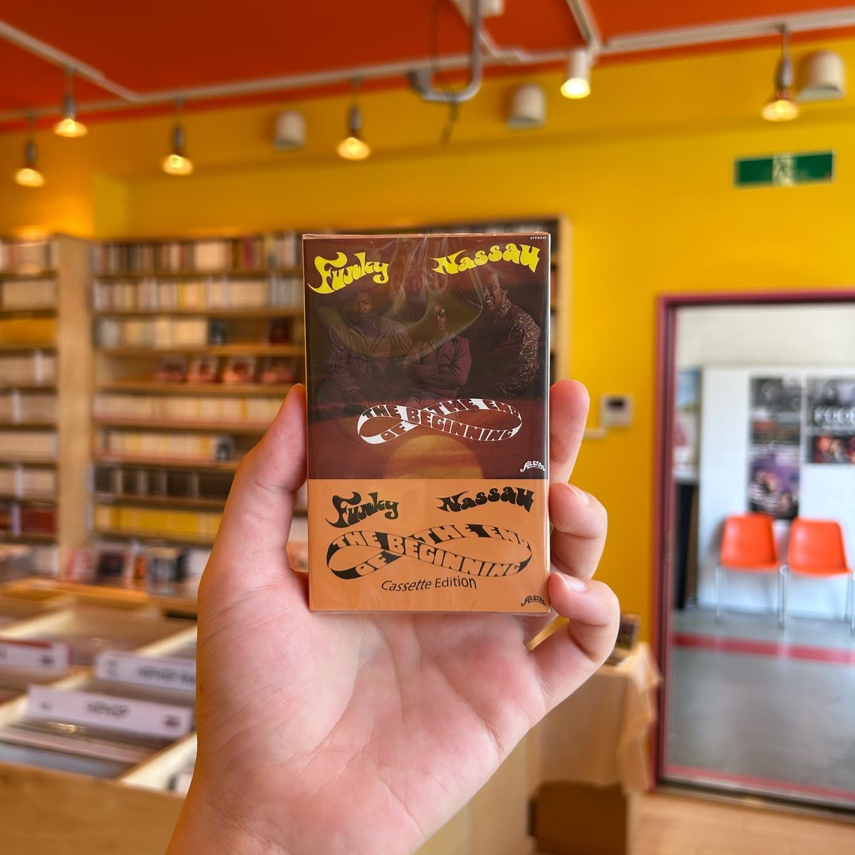 ultra_shibuya's tweet image. 🕴️本日入荷🕴️#BeginningOfTheEnd『Funky Nassau』『ブルース・ブラザース2000』の劇中でも使用された、永遠のダンス・フロア・クラシック"Funky Nassau"収録。彼らが残したレア・グルーヴ最高峰の作品『Funky Nassau』がカセットテープにて再発 。☟ご購入はこちら☟ultra-shibuya.com/products/45261…