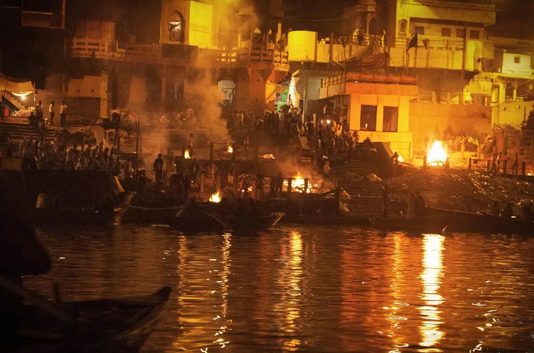 distant_dying_'s tweet photo. Varanasi, the city of spirituality and heritage, where ancient traditions meet modern aspirations. The Ghats, temples, and the Ganga River create an enchanting tapestry of culture and history. ☸️🕉️

#Varanasi #IncredibleIndia #Spirituality https://t.co/GARQFM9OMh