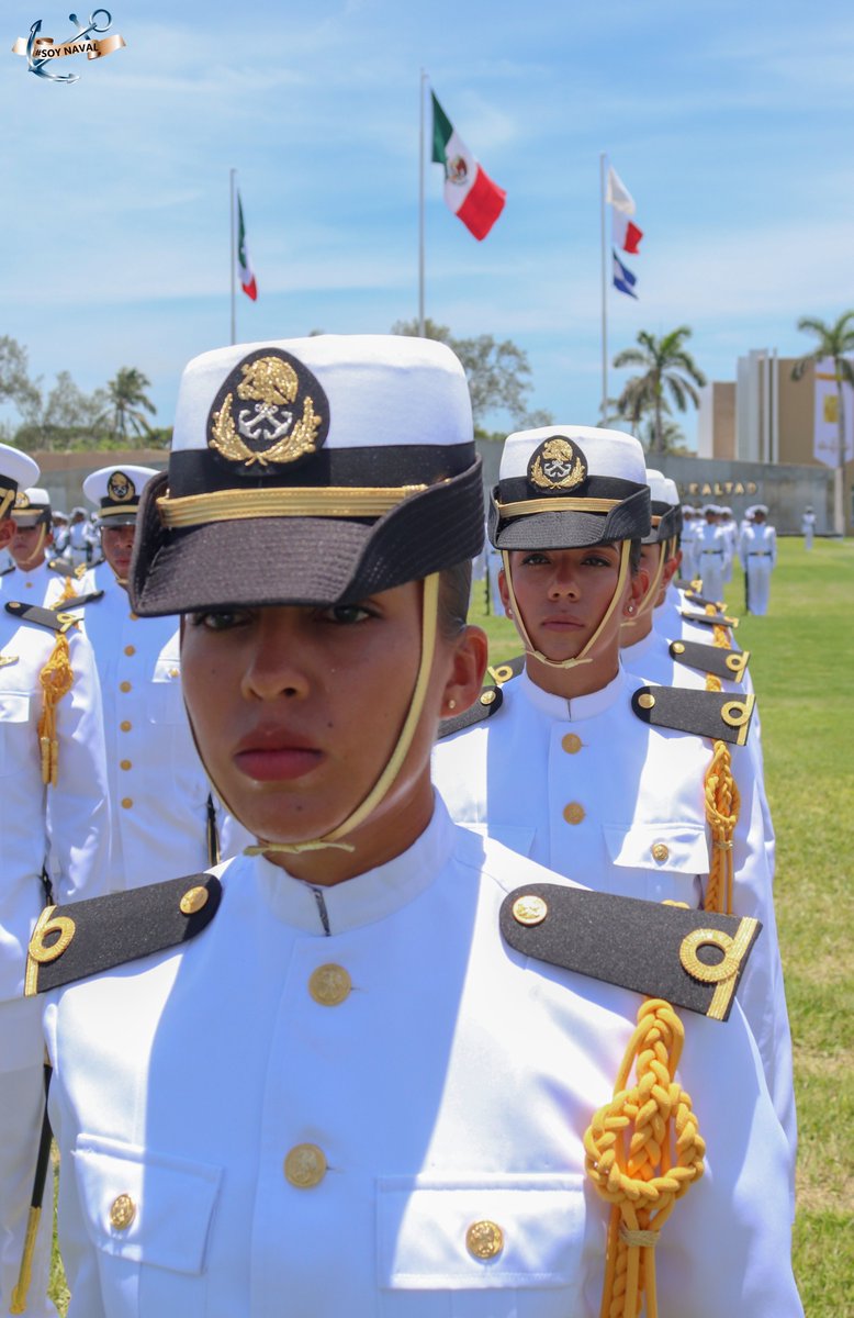 Mujeres #Guardiamarinas listas para liderar y servir noblemente a nuestra nación.
#ParaServirAMéxico
#MujeresNavales
#HENM