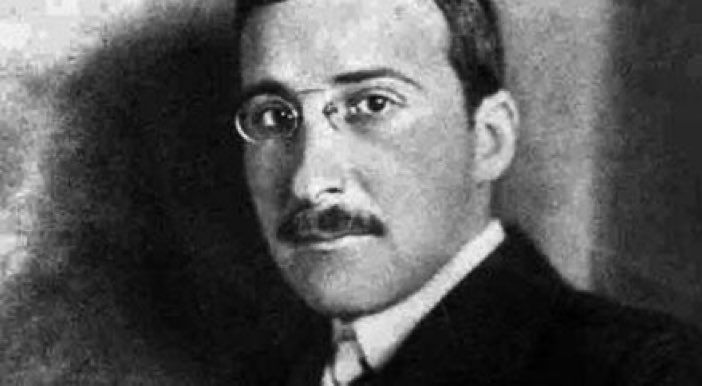 « Parce qu’ils croient entendre des messages divins, leurs oreilles restent sourdes à toute parole d’humanité. »
Stefan Zweig