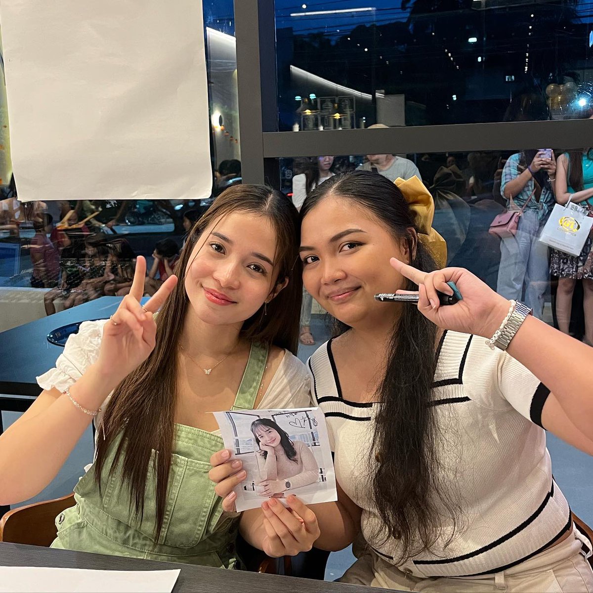 abbyjanee_'s tweet photo. it was rare. i was there. i remember it all too well 💕

kudos to the lovely Kristel Fulgar for going out of her way and continued with the event even tho she was clearly very sick ☹️ unnie gave us the best fan service treatment. unnie deserves to be appreciated 🥺💕 https://t.co/WRUebSWtRI