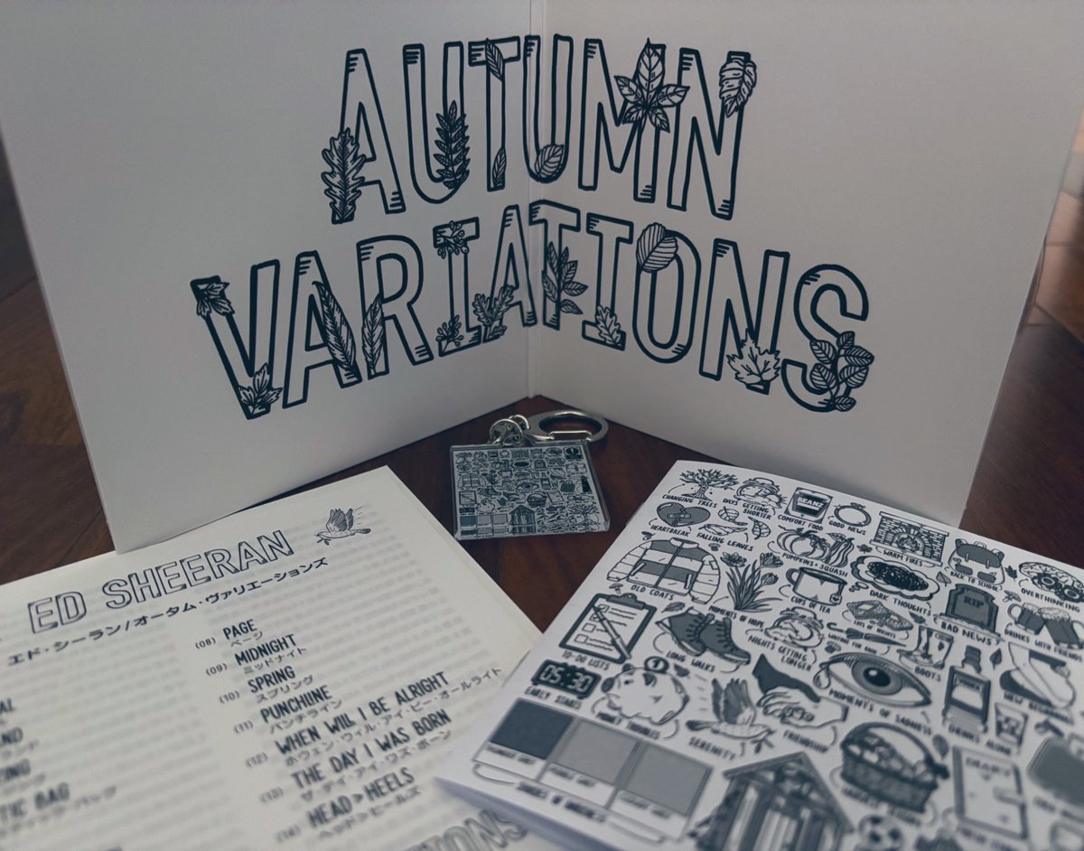 yu_nishi03's tweet image. Edから秋のプレゼント届いた🎁🍂
写真だと伝わりにくいけど、キーホルダー細かいとこまで綺麗に印刷されてて可愛い！！
やっぱり自分はAmerican Townが好き🇺🇸
#EdSheeran #autumnvariations