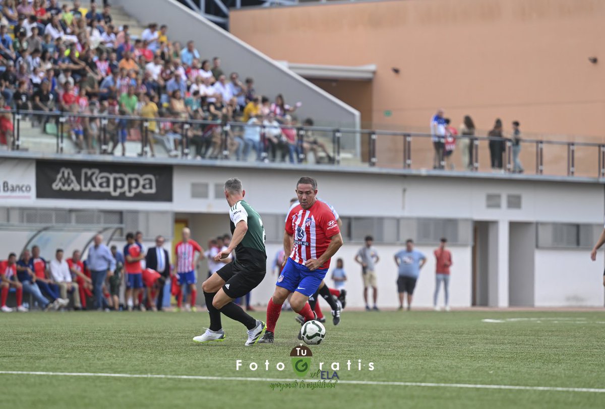 @VeteranosCDB & @AtletiLeyendas a favor de @ela_extremadura . Un día de fútbol y solidaridad.