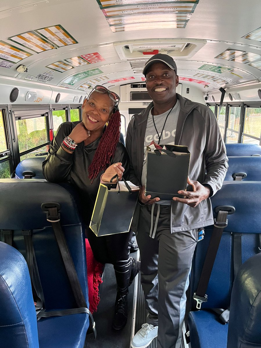 ADNspire's tweet photo. Thank you for being awesome! A few special gifts for a bunch of special people. Bus arrived Appreciation Kick-off! #yougotDrive @FultonCoSchools @CampbellES_FCS https://t.co/OI2WYBF1Yu