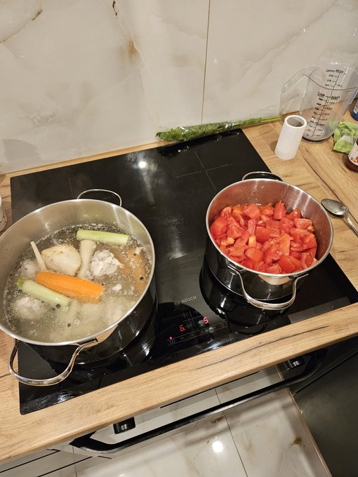 Ej zrobiłam wczoraj tak dobra pomidorowke, że nigdy takiej pysznej nie jadłam! https://t.co/v1ozbocA