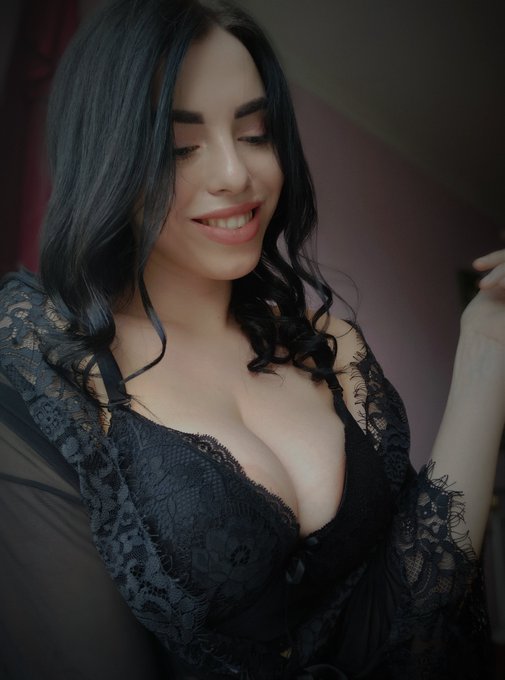 Hello guys  Online now https://t.co/o4OQgLOCQt<a href="/tag/online"class="tags"><span>#online</span></a><a href="/tag/streamer"class="tags"><span>#streamer</span></a>