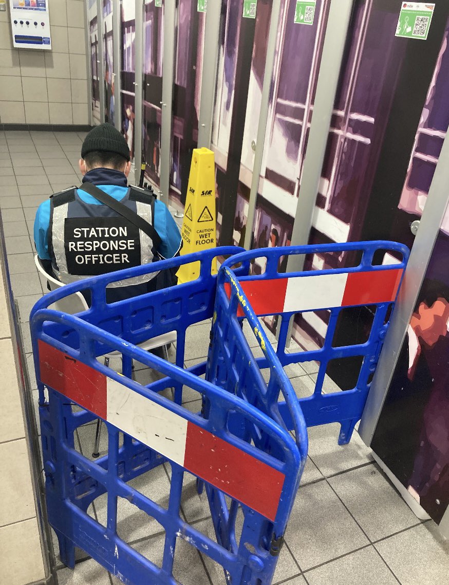 🦊🚽 Sorry if your trip to spend a penny yesterday was interrupted by this sly visitor who was found taking a 'loo-dicrous' break in a toilet at Euston Station!

❤️Big thanks to the <a href="/RSPCA_official/">RSPCA (England & Wales)</a> for coming to rescue this fantastic Mr Fox 

#AnimalRescue #foxy