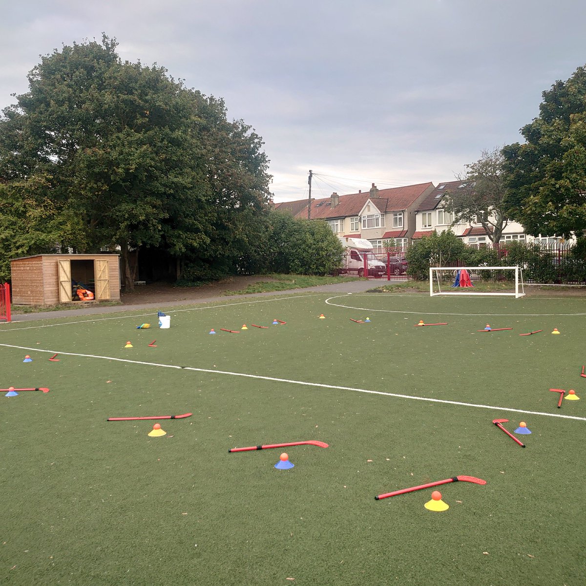 tomlyonsMM's tweet photo. Year 2 Hockey this am. Started with a pupils favourite "Bolt" working on different movements and their reaction time. Children (when they hear the buzz word) must place their ball on the nearest cone. We then introduced a hockey stick to work on their dribbling 🔥

#Granton #MM https://t.co/jcr6OuADNo