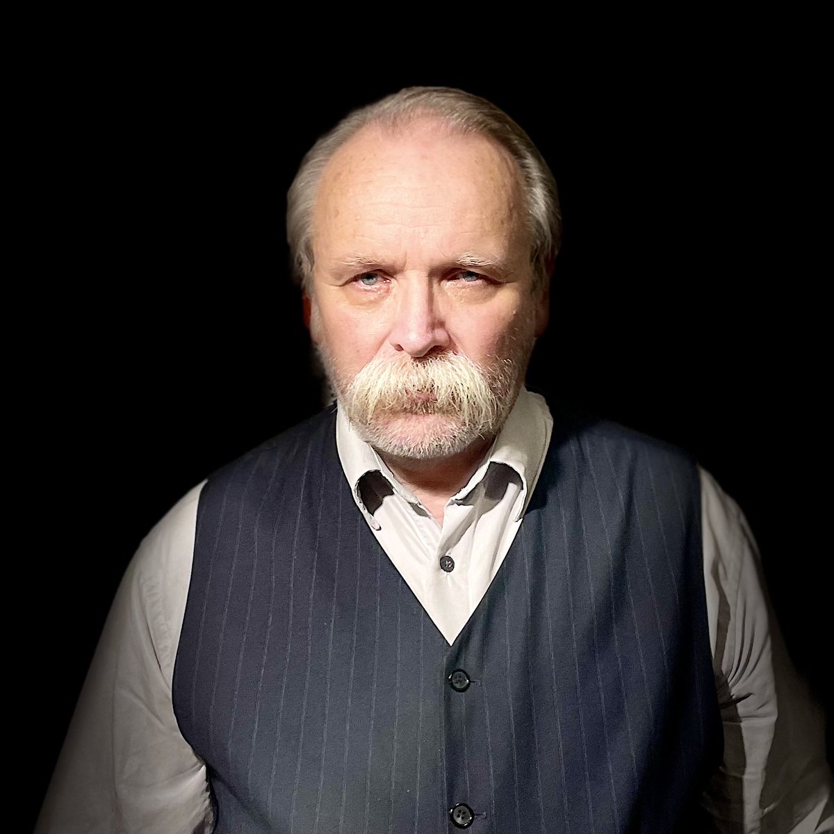 Niby wygraliśmy, ale to pyrrusowe zwycięstwo. Nie mogę pojąć jak to możliwe, że na partię zdrady, która reanimowała komunistów, która chce UB-ekom naprawiać krzywdy, która chce zabijać dzieci nienarodzone, która atakuje Kościół zagłosowało ponad 30 procent moich rodaków… 1/2