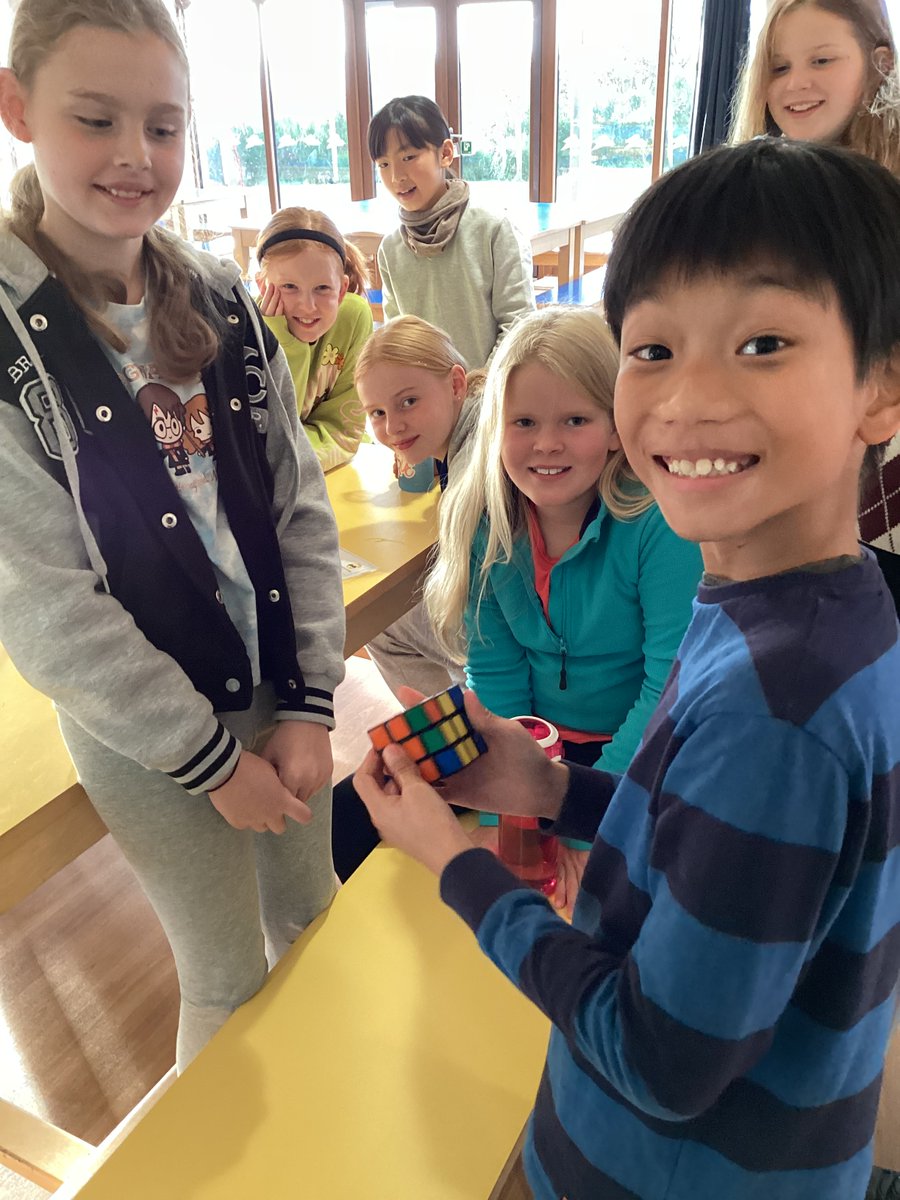 Champion rubik cube solver!