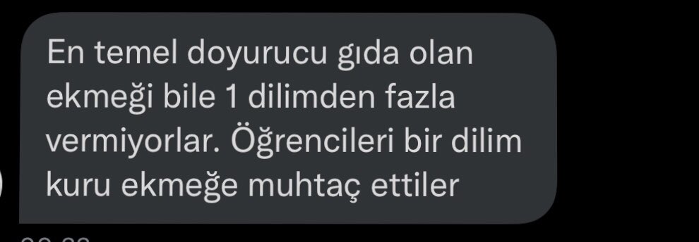 Yurtta öğle yemeği daimi olarak verilmiyor. Diğer öğünler ise hem niteliksiz hem de yetersiz.  Haftasonları ne okulda ne de yurtta yemek olmadığı için öğrenciler dışarda yemek zorunda kalıyor.+