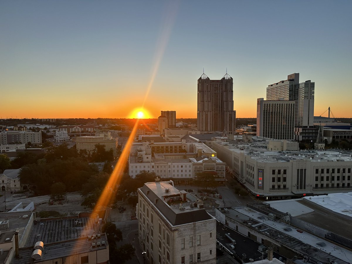 rob_brzozowski's tweet image. W #Unimot pracujemy od świtu aby zabezpieczyć dostawy diesla na potrzeby polskiego rynku! Pozdrawiam z San Antonio TX. Przed nami kolejny dzień ważnych spotkań z producentami w Zatoce Meksykanskiej.