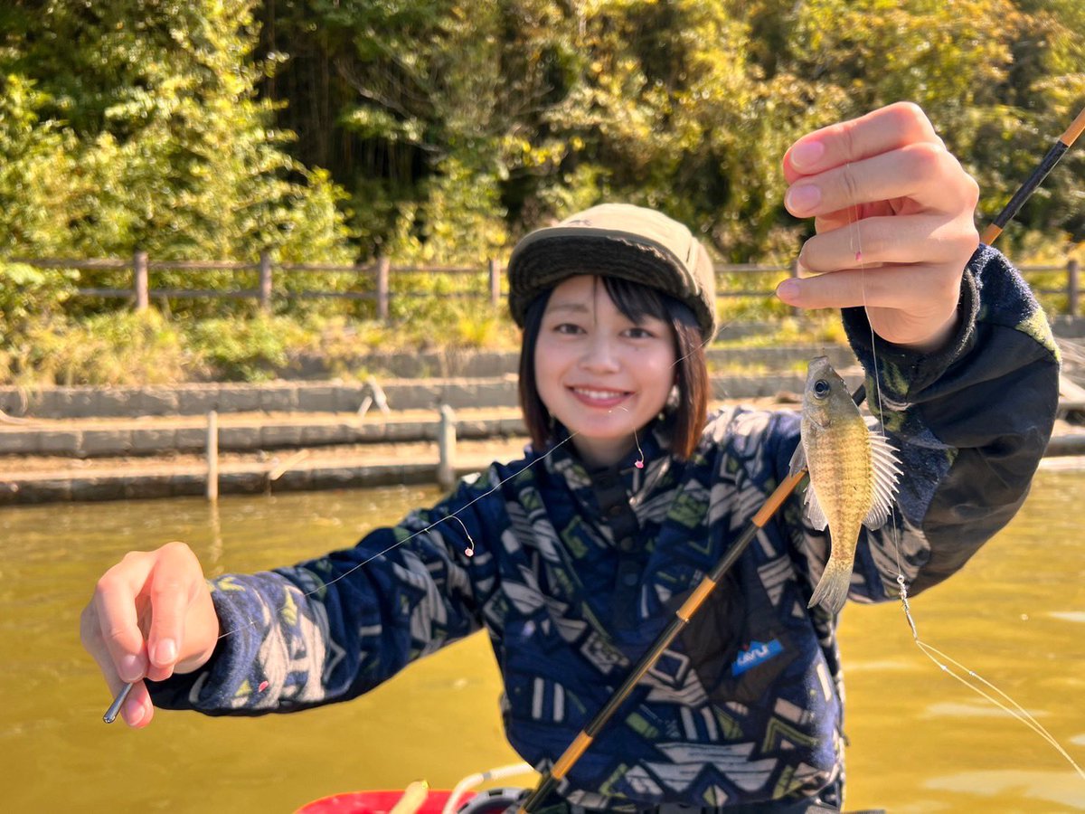 rinanarazaki's tweet photo. 久しぶりに高滝湖へ☺️
⁡
先日の冷たい雨で魚が
一時的に冬めいていました❄️
⁡
今年初のワカサギ釣りに
チャレンジしてみましたが
少し早過ぎたようです😭
⁡
喰いはするもののサイズが
小さくて針にかける事が
出来ませんでした💦
⁡
結果釣果はバスとギルでした！
楽しかったです😝 https://t.co/j9yhHlIL31