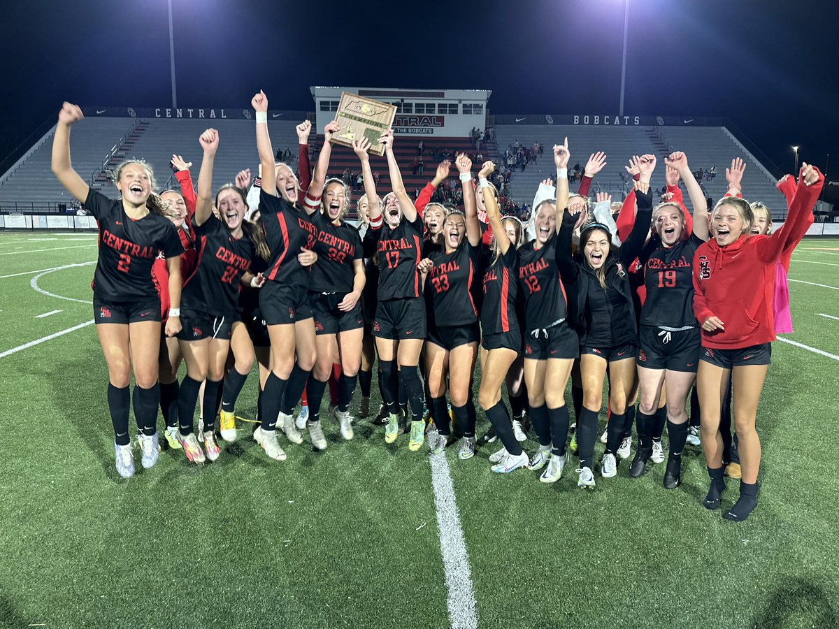 TONIGHT Regional Semifinal!
Central hosts West 
Kickoff 7pm
$7 adults
$1 students 
Come out to cheer on your District AAA Champs!!!
⚽️🐾⚽️🐾⚽️🐾⚽️🐾