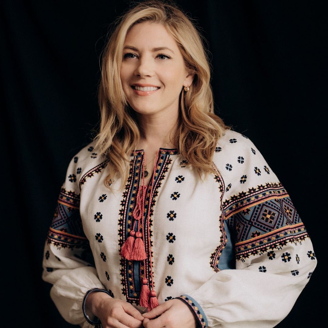 «Україна переживає дуже важливі часи. Дуже важливо, що українці тримаються одне одного, борючись за свободу та демократичні цінності. Сильно вболіваю і підтримую її прагнення. Вірю, що це все зробить Україну сильнішою і завершиться тріумфом», -  героїня «Вікінгів» Кетрін Винник