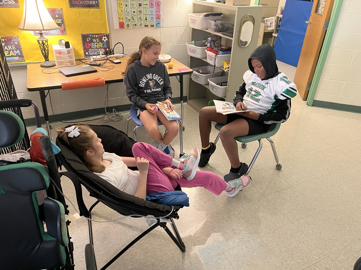 KateBrosch's tweet photo. Big shout out to our 5th grade friends who come and read with us every Friday! #MIStrong @principalmesser https://t.co/qvaLIKvRRc