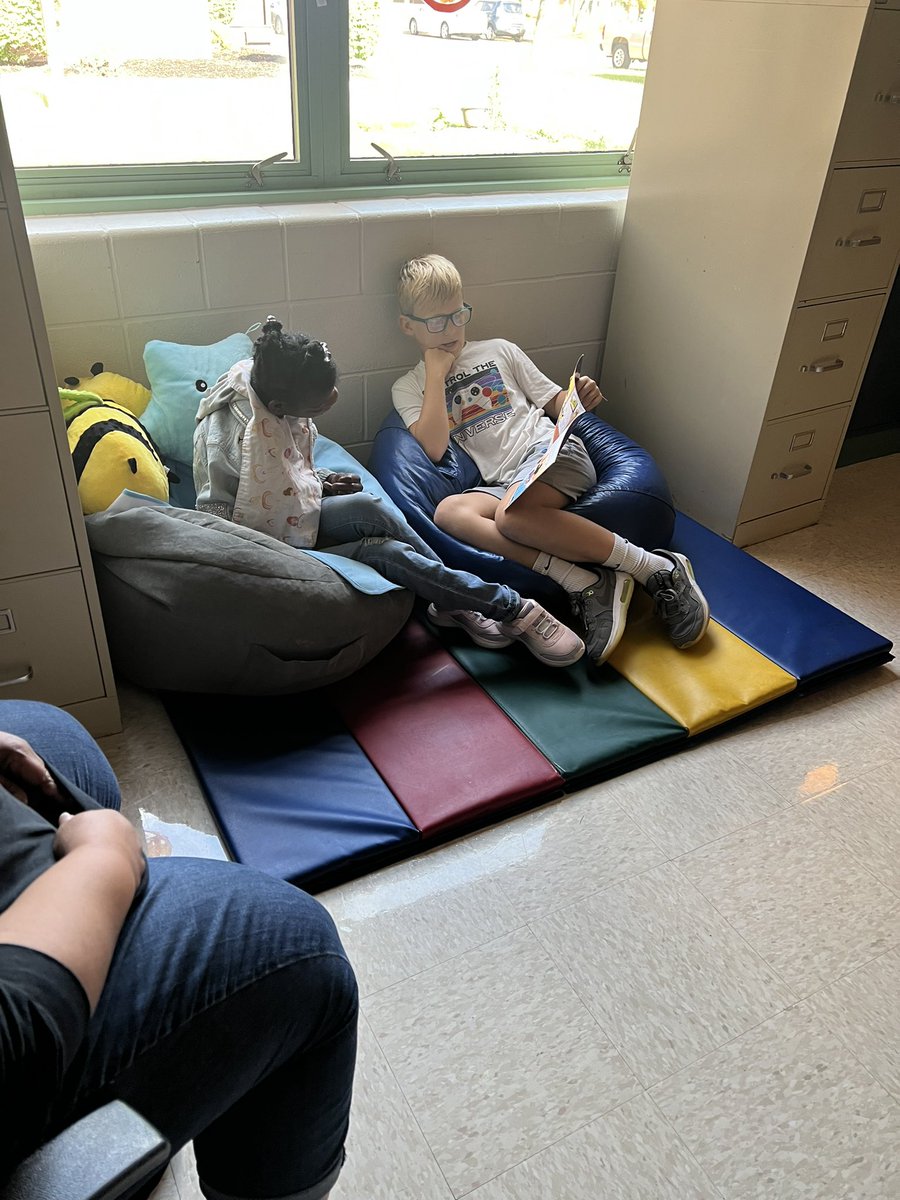 KateBrosch's tweet photo. Big shout out to our 5th grade friends who come and read with us every Friday! #MIStrong @principalmesser https://t.co/qvaLIKvRRc