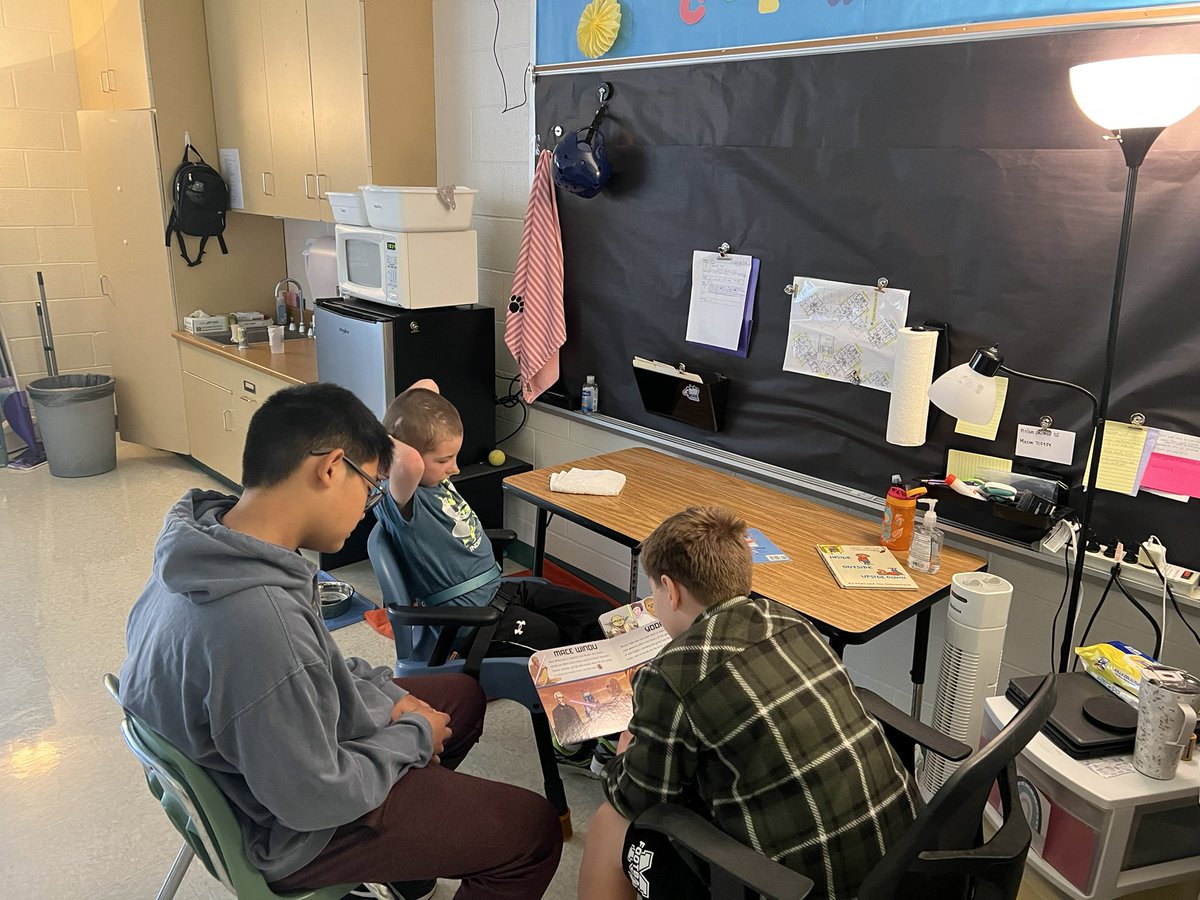 KateBrosch's tweet photo. Big shout out to our 5th grade friends who come and read with us every Friday! #MIStrong @principalmesser https://t.co/qvaLIKvRRc
