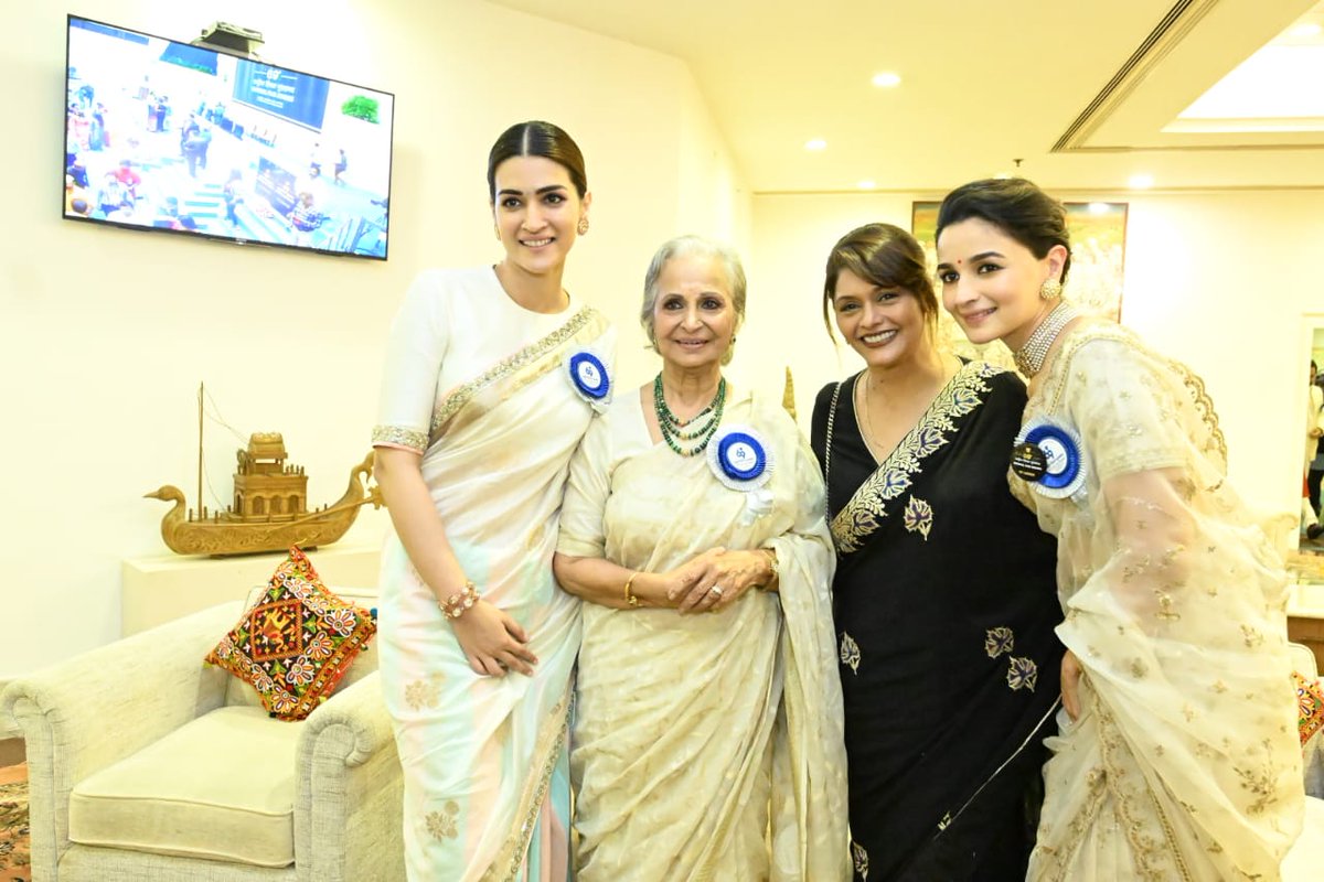 #NationalFilmAwards 
Awardees #WaheedaRehman, @kritisanon, @aliaa08, and #PallaviJoshi, pose for a picture after the award ceremony

#waheedarehman #aliaabhatt #pallavijoshi #kritisanon #nationalfilmawards #69thNationalFilmAwards