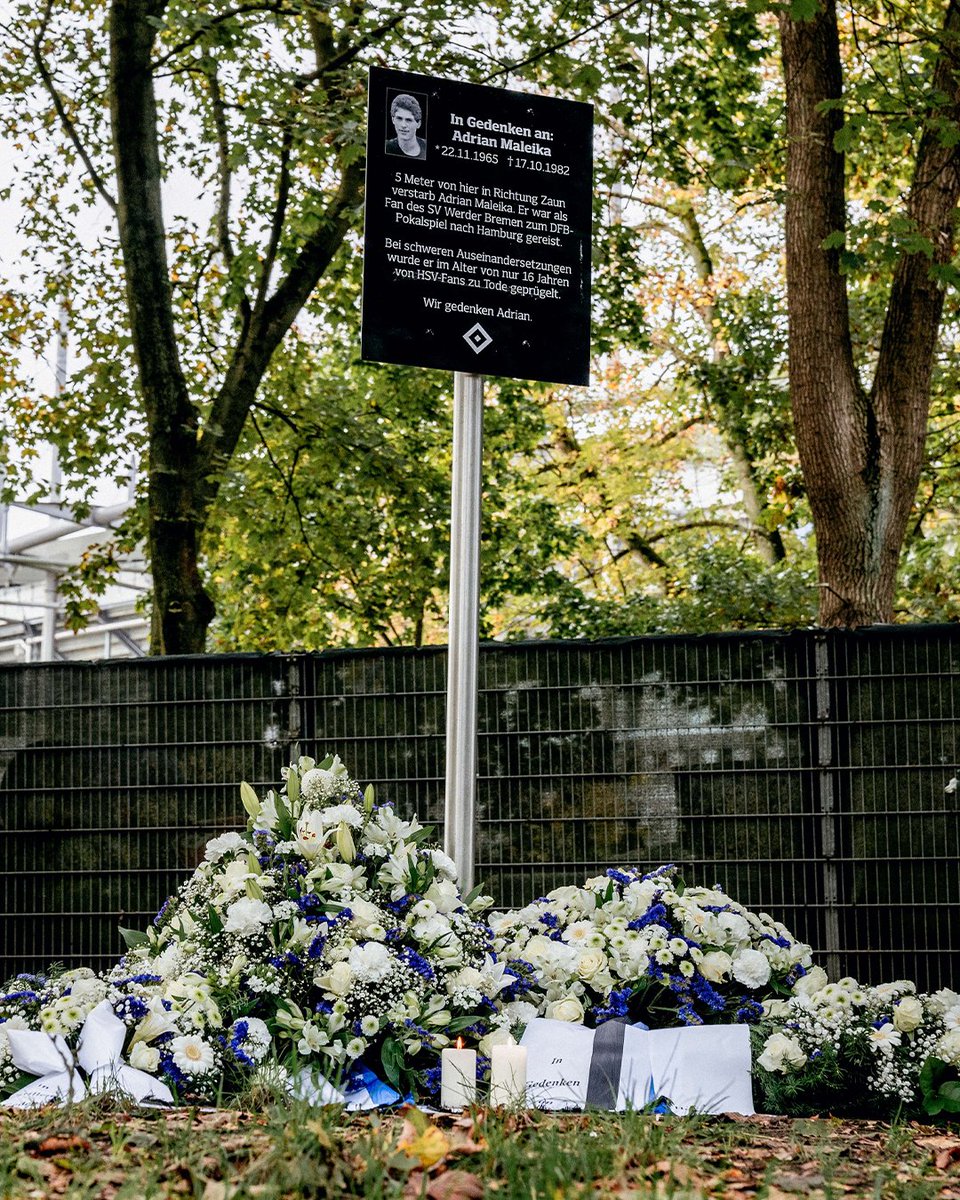 Heute vor 41 Jahren verstarb Adrian Maleika 🕯 

Er wurde Opfer der Gewalt rivalisierender Fans. Fußball ist Liebe und Leidenschaft, kein Hass. Bis in alle Zukunft bleibt die tragische Geschichte ein mahnendes Beispiel, das sich NIE wiederholen darf.

Ruhe in Frieden 🖤

#Werder