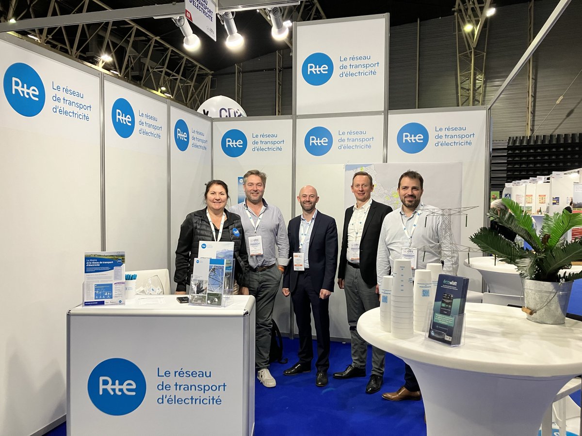 RTE_nord's tweet photo. @RTE_nord est présent aujourd'hui au Congrès des maires du #Nord à Douai @GayantExpo.
Nos équipes auront le plaisir d'accueillir les élus du @departement59 sur notre stand pour parler #transitionénergétique et #décarbonation dans la région ⚡
@LesMairesduNord @hautsdefrance https://t.co/22IYCd0yf2