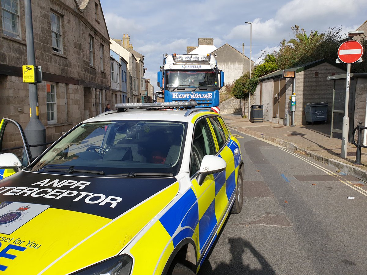 DorsetTraffic's tweet photo. Good afternoon!

Thank you for to #weymouthandportland residents for bearing with us this morning as we assisted moving this 98 ton excavator to a quarry on the last leg of its journey to its new home

#abnormalload https://t.co/O3lzJFOqez