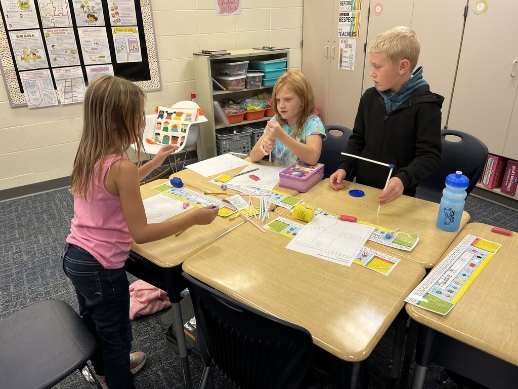 ElementarySalem's tweet photo. 2nd graders worked like NASA engineers to build the tallest rocket using only straws and Play-Doh. https://t.co/Jqg1Rh4oeg