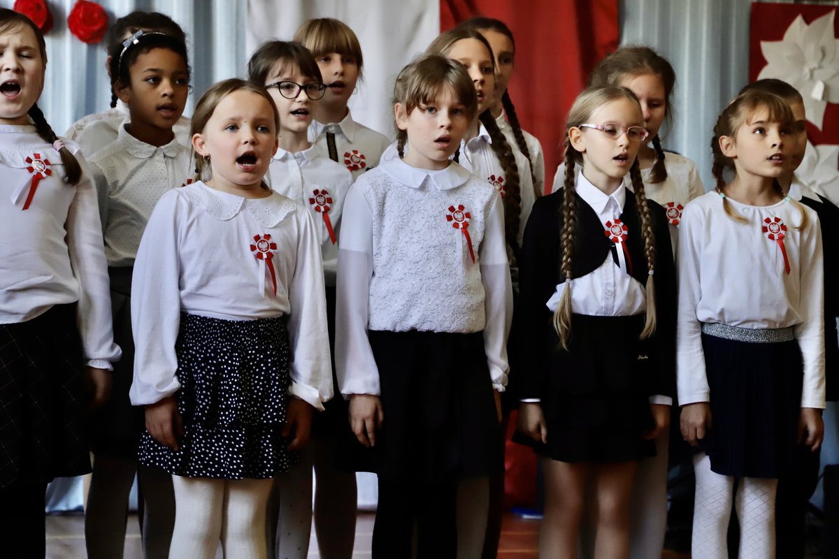 KO_Szczecin's tweet photo. 🇵🇱 Kolejny Dąb🌳 Pamięci jako żywy pomnik polskiego🇵🇱 Bohatera – asp. PP Stanisława Sikory – bestialsko zamordowanego przez sowieckich oprawców, zasadzono #dziś w #SP18 w #Szczecin.
W wydarzeniu uczestniczyła #ZKO Katarzyna Koszewska. https://t.co/2qaQv4au2Y