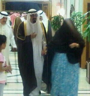 صاحبة السمو الملكي أبنت مؤسس المملكة العربية السعودية وشقيقة خادم الحرمين الملك عبدالله الاميره_صيته_بنت_عبدالعزيز رحمهم الله جميعًا ، عرفت بزهدها وكثرة عبادته لله وبأعمالها الخيرية وبعفافها وحشمتها.
الله يجعلها في جنات النعيم ووالدها وشقيقها وجميع موتى المسلمين