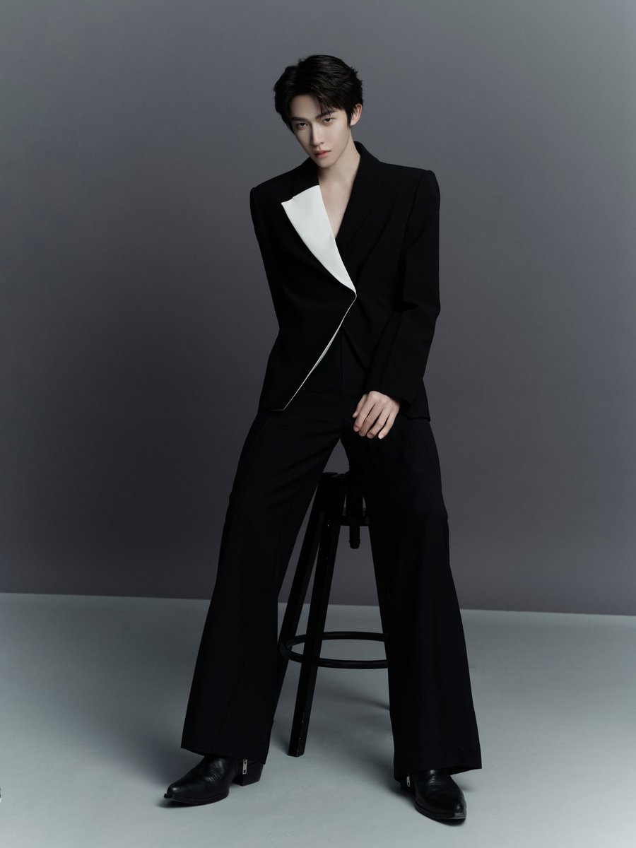 Liuyu_Fanclub's tweet photo. 231017 LIU YU STUDIO Weibo Update

Want to be the light to portray your outline.

#Liuyu #刘宇 #劉宇 
#リュウユ #리우위 #หลิวอวี่ #LưuVũ
#Weibo #微博 https://t.co/QaLWr30PLH