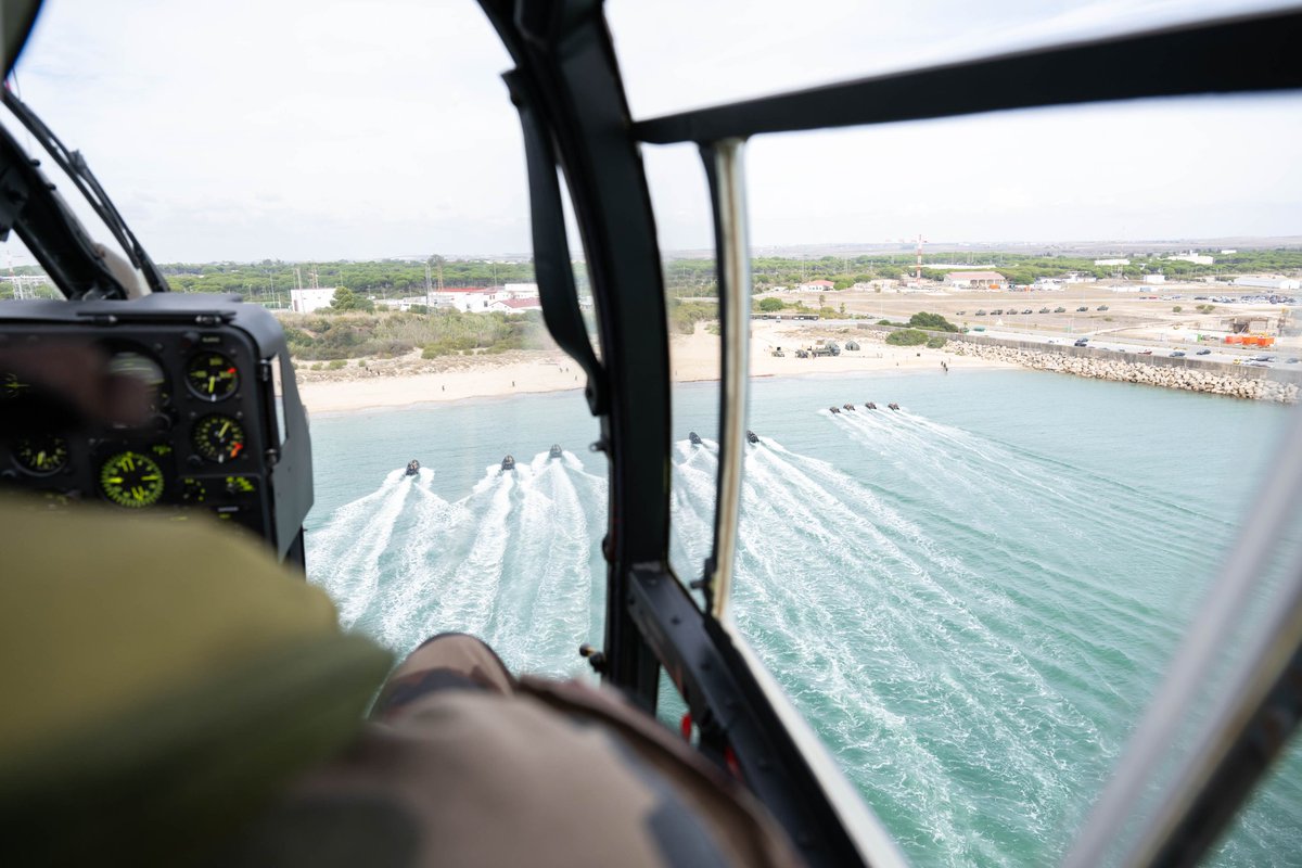 premar_ceclant's tweet photo. #Milex23 | 16.10, Top départ pour les 9 nations européennes! Après 1 semaine de planification tactique, la 2eme phase de l'exercice est lancée. Ce lundi, sous commandement 🇪🇸, le groupe amphibie 🇫🇷 a mené un assaut sur la plage de Chorillo depuis le PHA Tonnerre. https://t.co/LhFUmZbh7K