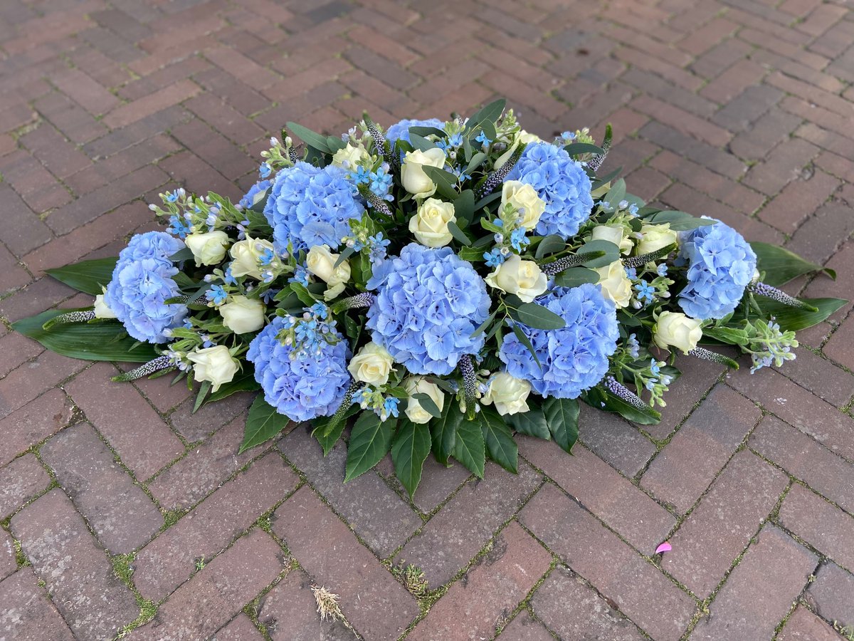 Wist u dat wij alle bloemstukken op maat maken en met heel veel liefde🫶 

Mochten wij iets niet hebben staan, kunnen wij dit natuurlijk maken

#florist #handmade #bloemen