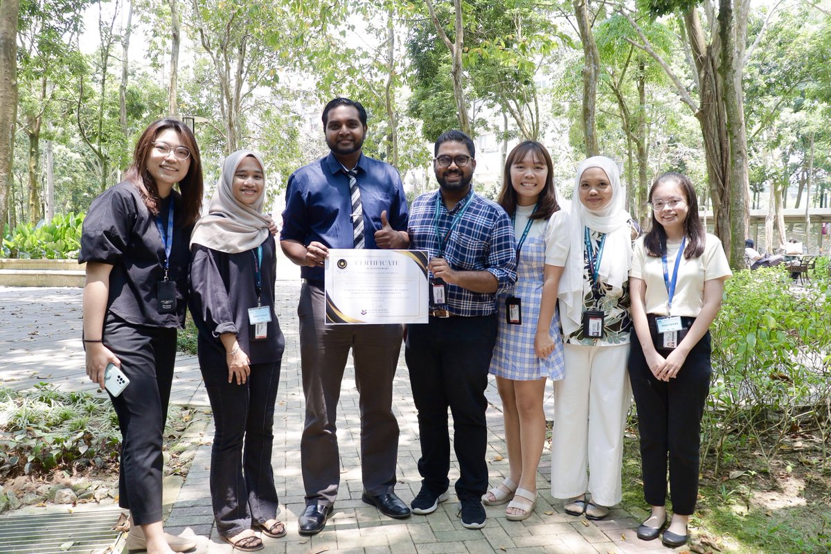 NUMedMalaysia's tweet photo. Congratulations to our faculty members for winning Silver at Semarak International Research Article Competition 2023! Their article "Validation Of Glycemic Index Values Represented as Bar Graphs in Scholarly Articles for Clinical Nutrition Application" impressed the judges🥈🎉 https://t.co/ZFSh65rOcN
