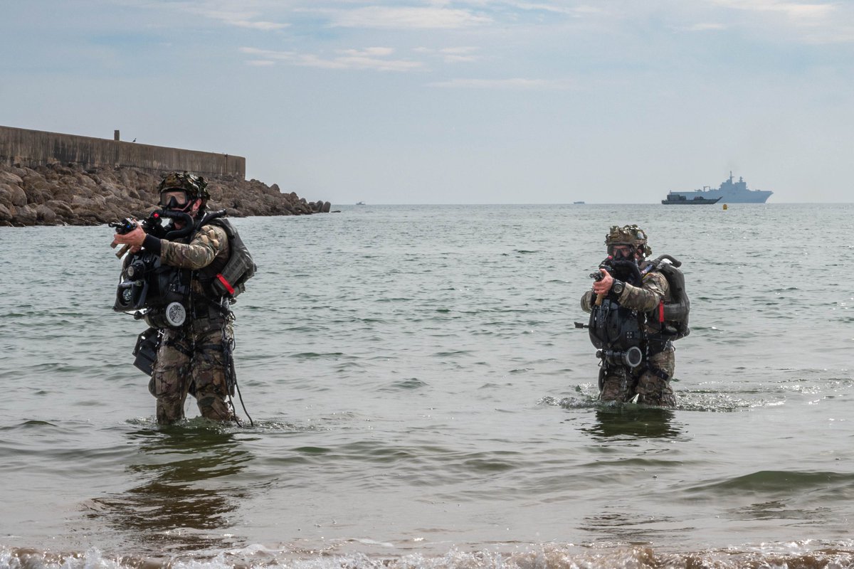 premar_ceclant's tweet photo. #Milex23 | 16.10, Top départ pour les 9 nations européennes! Après 1 semaine de planification tactique, la 2eme phase de l'exercice est lancée. Ce lundi, sous commandement 🇪🇸, le groupe amphibie 🇫🇷 a mené un assaut sur la plage de Chorillo depuis le PHA Tonnerre. https://t.co/LhFUmZbh7K