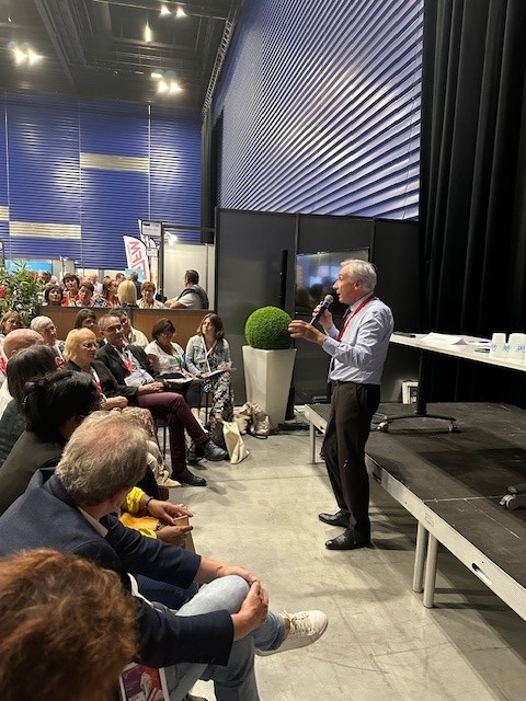 Intervention de #PG_CA_Agen  au premier salon des maires de Lot-et-Garonne. Nombreux échanges avec les élus sur le protocole relatif au traitement des infractions et atteintes faites aux élus du 07/07/2023 en application sur l'ensemble du ressort.