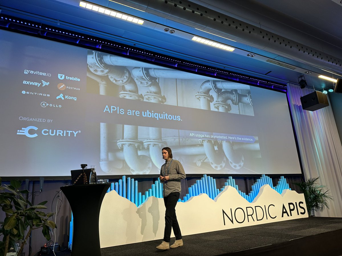 After a long wait: Nordic APIs is happening again. Really exiting! <a href="/DoerrfeldBill/">Bill Doerrfeld</a> kicking us off like a pro.